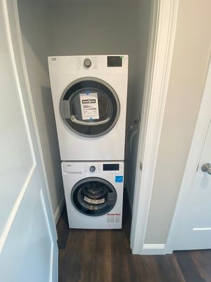 Interior, Utility Closets, Washer, Wood Texture Flooring