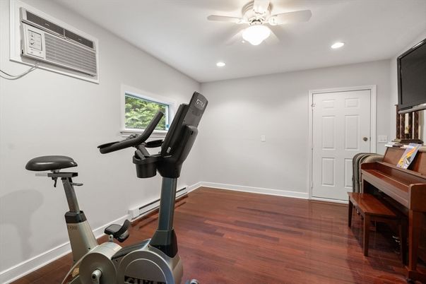 Fitness Equipment, Interior, Recessed Lighting, Wood Texture Flooring
