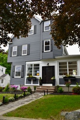 Exterior, Facade, Queen Anne Victorian
