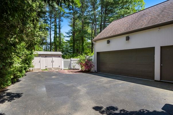 Detached Garage, Exterior
