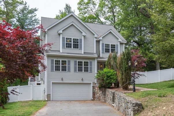 Attached, Exterior, Facade, Farmhouse