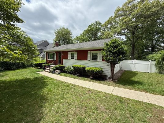 Backyard, Exterior, Facade, Cape Cod