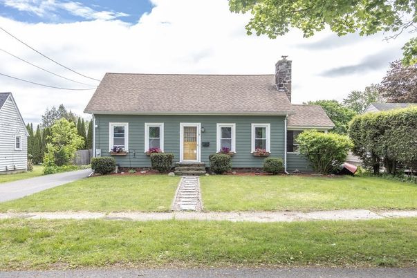 Exterior, Facade, Cape Cod