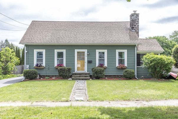Exterior, Facade, Cape Cod