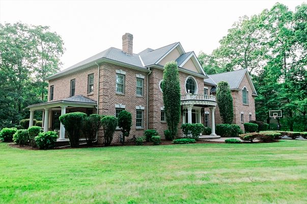 Backyard, Exterior, Facade, Brick Facade, Brick Traditional