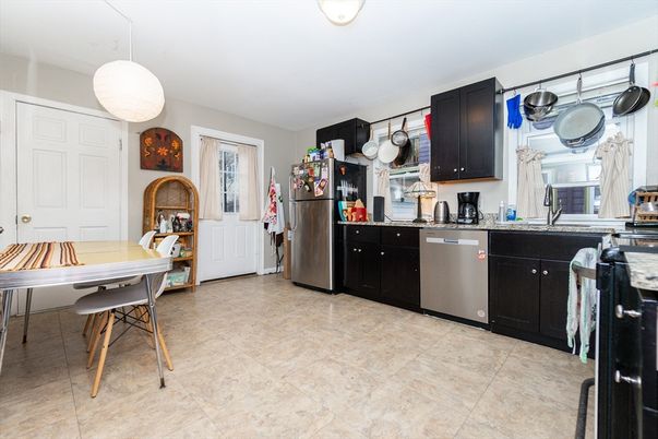 Dining room, Interior, Kitchen, Pendant Lights, Stainless Steel Appliances
