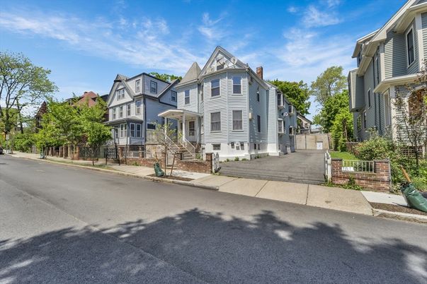 Exterior, Facade, Queen Anne Victorian
