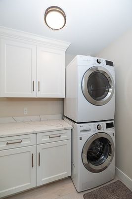 Interior, Washer, Wood Texture Flooring