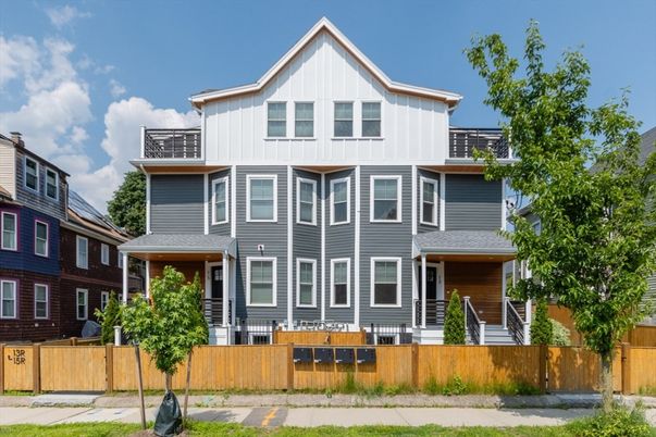 Exterior, Facade, Queen Anne Victorian