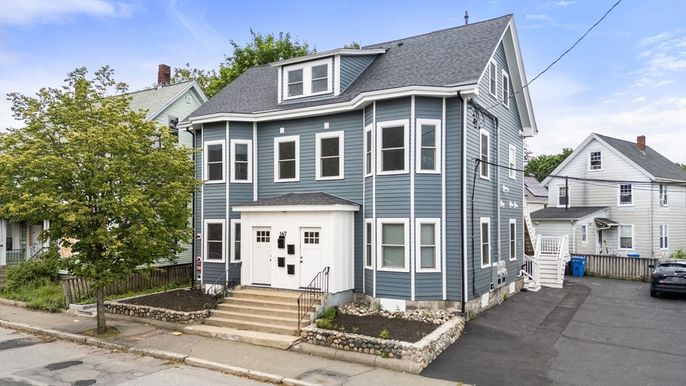 Exterior, Facade, Queen Anne Victorian