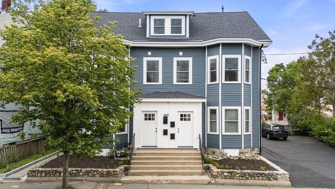 Exterior, Facade, Queen Anne Victorian