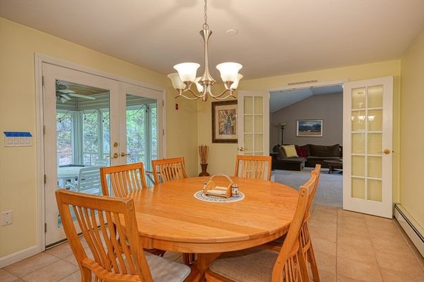 Chandelier, Dining room, Interior, Living room
