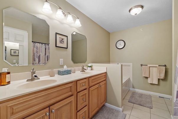Bathroom, Dual Sink Vanities, Interior