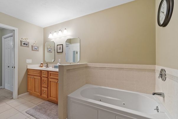 Bathroom, Dual Sink Vanities, Interior