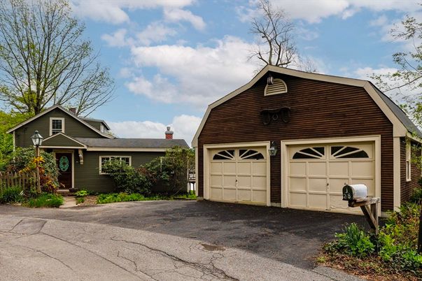 Attached, Exterior, Facade, Ranch