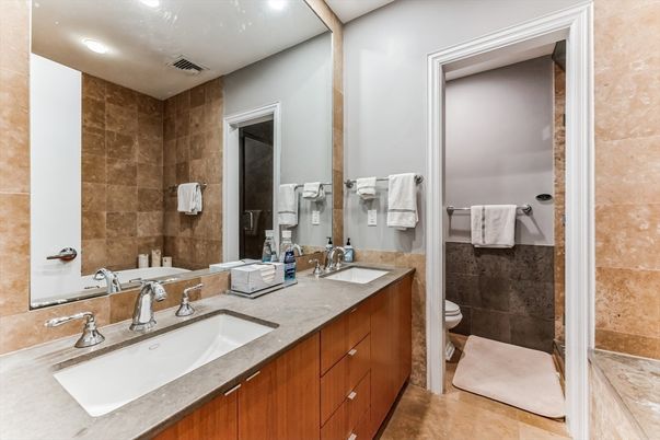 Bathroom, Dual Sink Vanities, Interior, Recessed Lighting