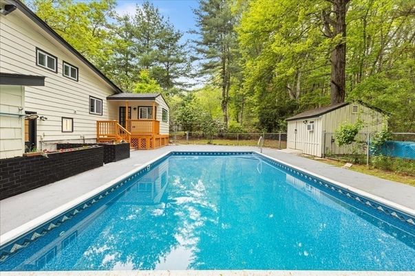 Exterior, Pool