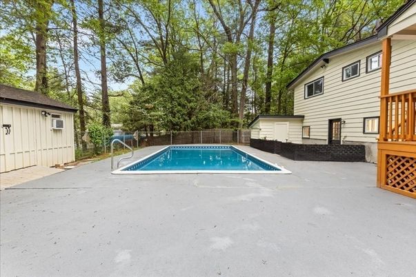 Exterior, Pool