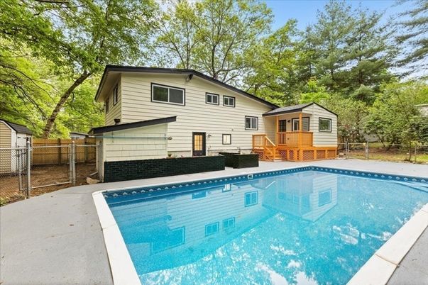 Exterior, Pool