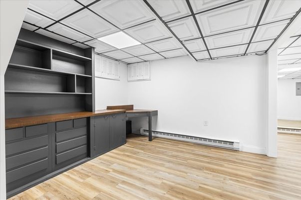 Interior, Walk-in Closets, Wood Texture Flooring