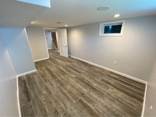 Empty room, Interior, Recessed Lighting, Wood Texture Flooring