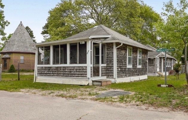 Exterior, Facade, Brick Facade, Cape Cod