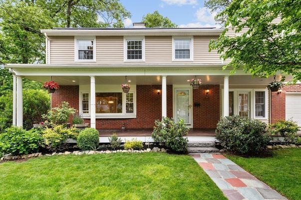 Exterior, Facade, Brick Facade, American Foursquare