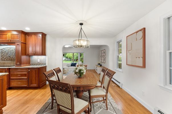 Dining room, Interior, Kitchen, Pendant Lights, Recessed Lighting, Wood Texture Flooring