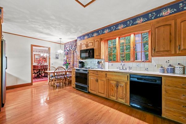 Chandelier, Dining room, Interior, Kitchen, Pendant Lights, Wood Texture Flooring