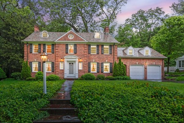 Attached, Exterior, Facade, Brick Facade, Georgian
