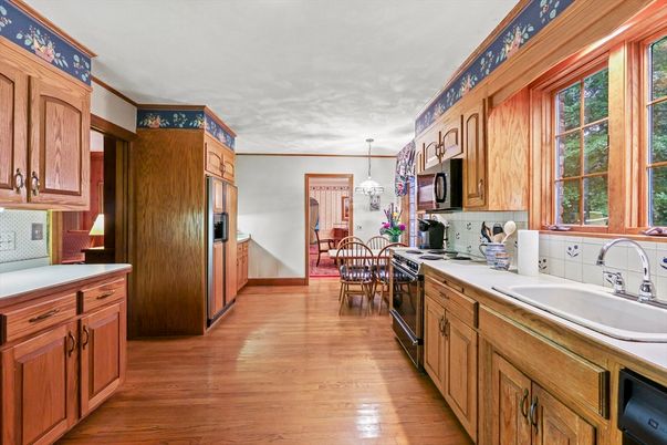 Chandelier, Dining room, Interior, Kitchen, Pendant Lights, Wood Texture Flooring
