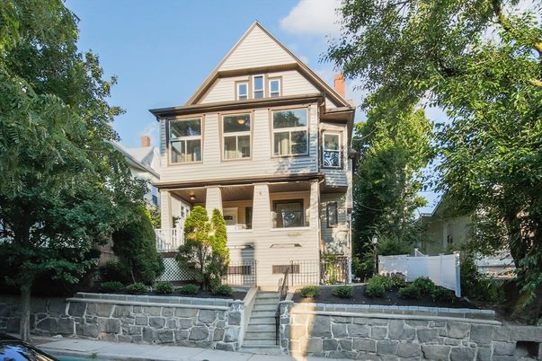 Exterior, Facade, Queen Anne Victorian