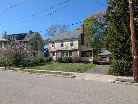 Exterior, Facade, Brick Facade, Queen Anne Victorian