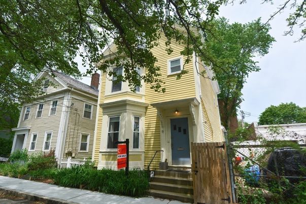 Exterior, Facade, Queen Anne Victorian