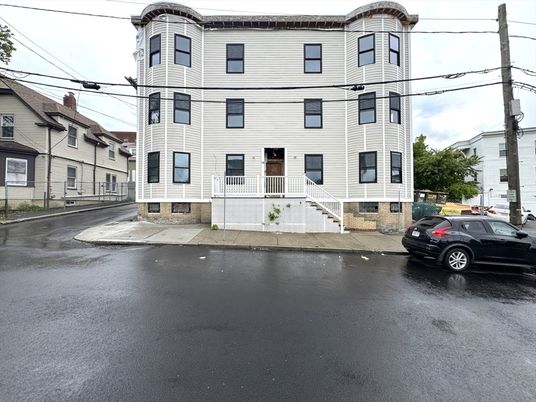 Exterior, Facade, Rowhouse