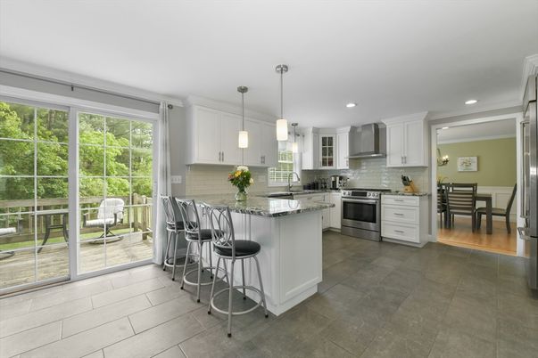 Dining room, Interior, Kitchen, Pendant Lights, Recessed Lighting, Stainless Steel Appliances