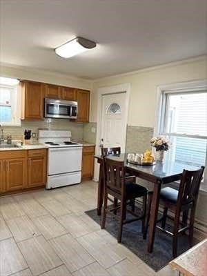 Dining room, Interior, Kitchen, Stainless Steel Appliances, Wood Texture Flooring