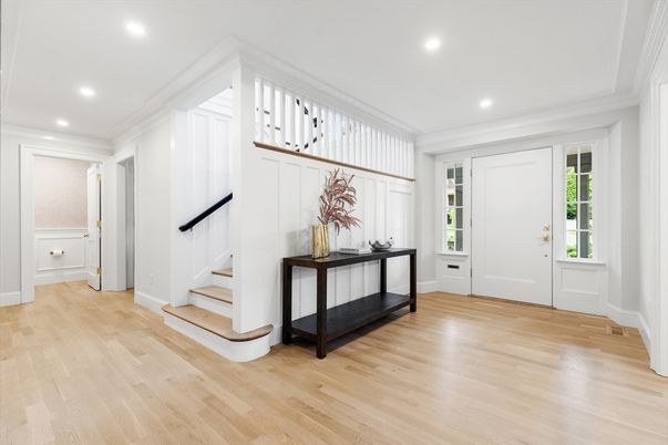 Interior, Recessed Lighting, Wood Texture Flooring