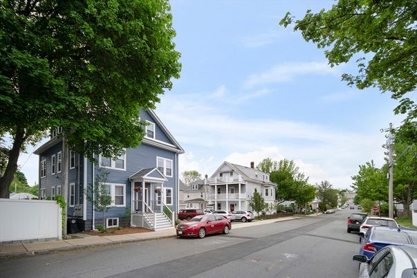 Exterior, Facade, Queen Anne Victorian