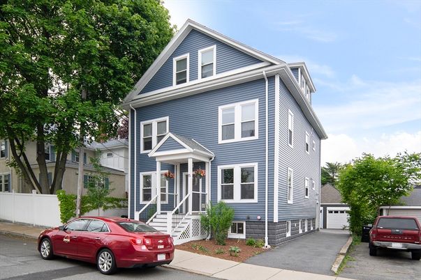 Exterior, Facade, Queen Anne Victorian