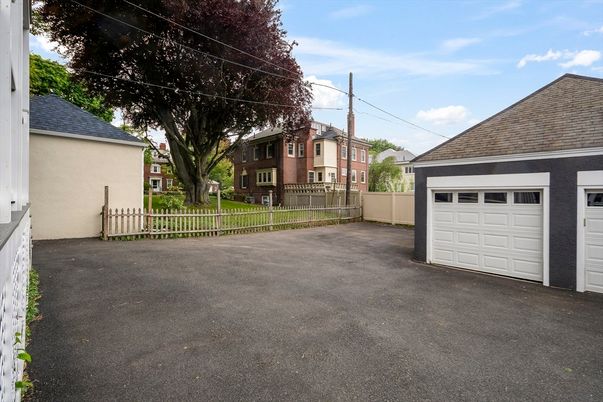 Detached Garage, Exterior