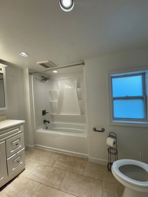 Bathroom, Interior, Recessed Lighting