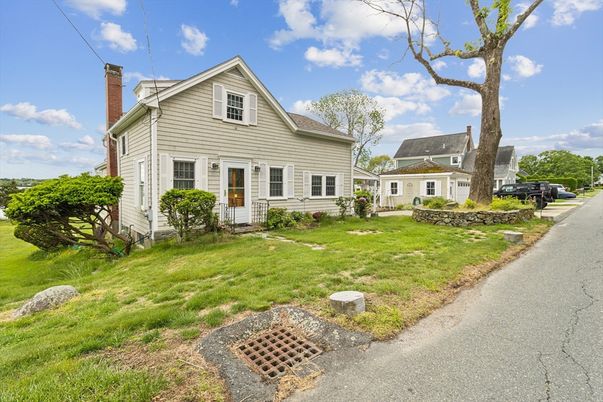 Backyard, Exterior, Facade, Queen Anne Victorian