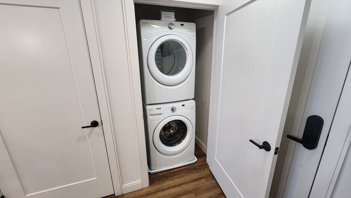 Interior, Utility Closets, Washer, Wood Texture Flooring