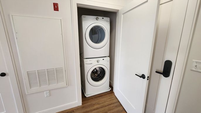 Interior, Utility Closets, Washer, Wood Texture Flooring