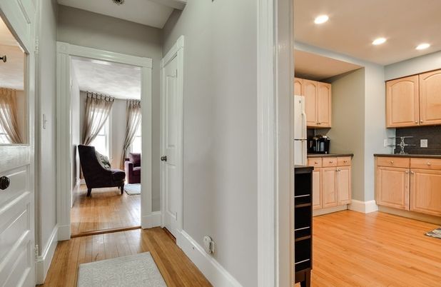 Interior, Recessed Lighting, Wood Texture Flooring