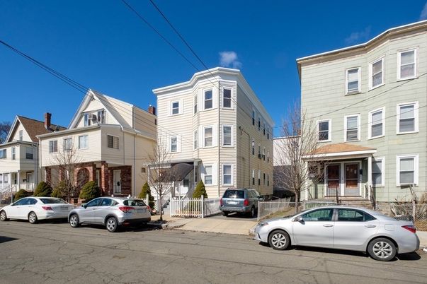 Exterior, Facade, Queen Anne Victorian