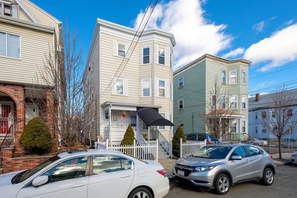 Exterior, Facade, Brick Facade, Rowhouse