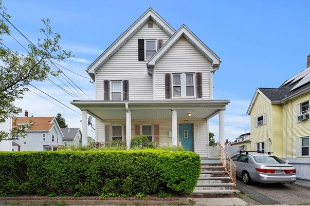 Exterior, Facade, Queen Anne Victorian