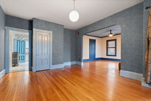 Empty room, Interior, Pendant Lights, Wood Texture Flooring